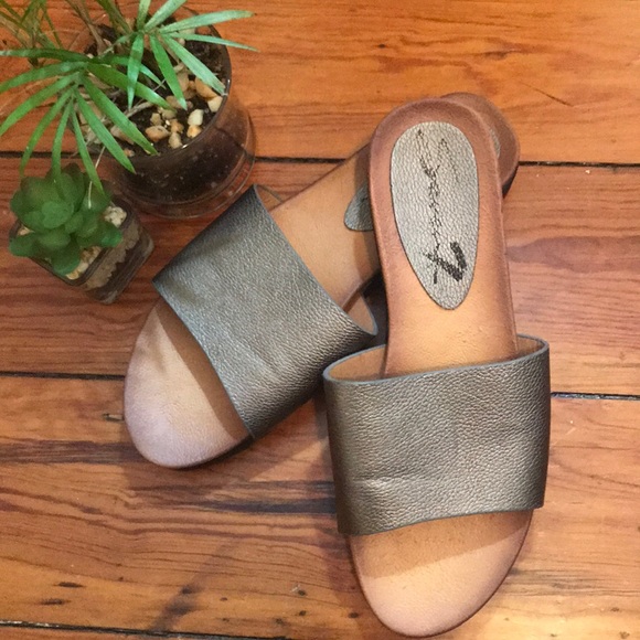Gold Slides - Picture 1 of 6